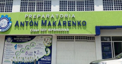 Un alumno de 15 años armado con un fusil de asalto mató a dos maestras en la preparatoria Anton Makárenko de Michoacán. Se vincula el ataque a grupos incel.