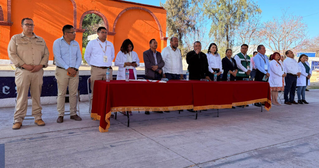 Autoridades de salud en la Mixteca inician la Jornada Nacional contra el Dengue 2026 con limpieza en escuelas y espacios públicos para evitar contagios.