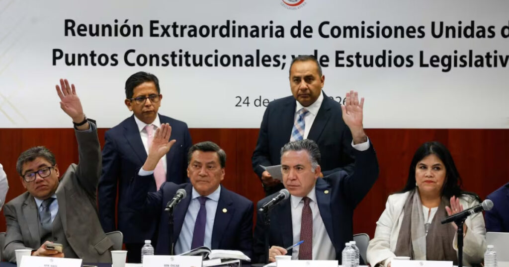 Con 24 votos a favor, el Senado avanza el Plan B electoral. Morena y PVEM imponen mayoría ante la fractura con el PT y las críticas de la oposición.