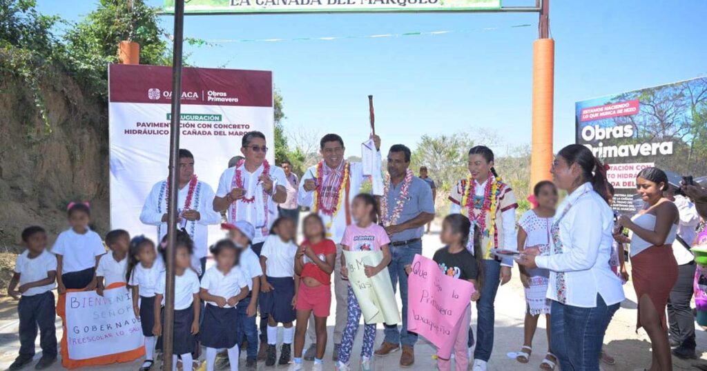 Con inversión de 32 mdp, Salomón Jara entrega caminos de concreto en la Costa para fortalecer la conectividad y el desarrollo regional.